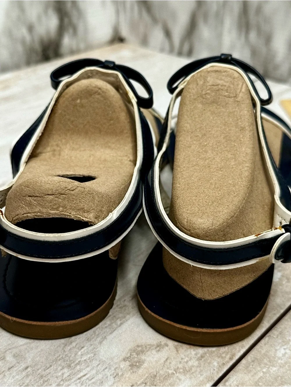 Tommy Hilfiger Navy White T-Strap Sandals Bow Red Logo Charm Nautical Preppy 9.5